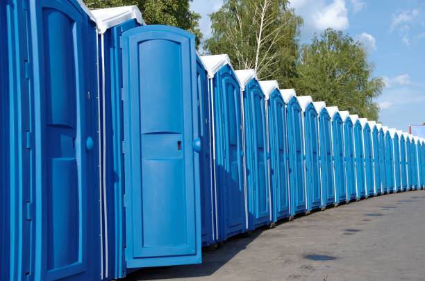 Porta potty delivery and setup in Weatogue, CT